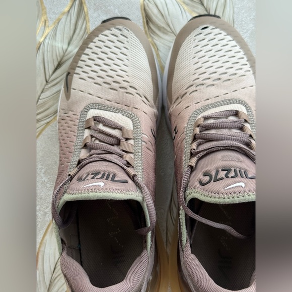 Nike AIR MAX 270 . - Picture 7 of 9